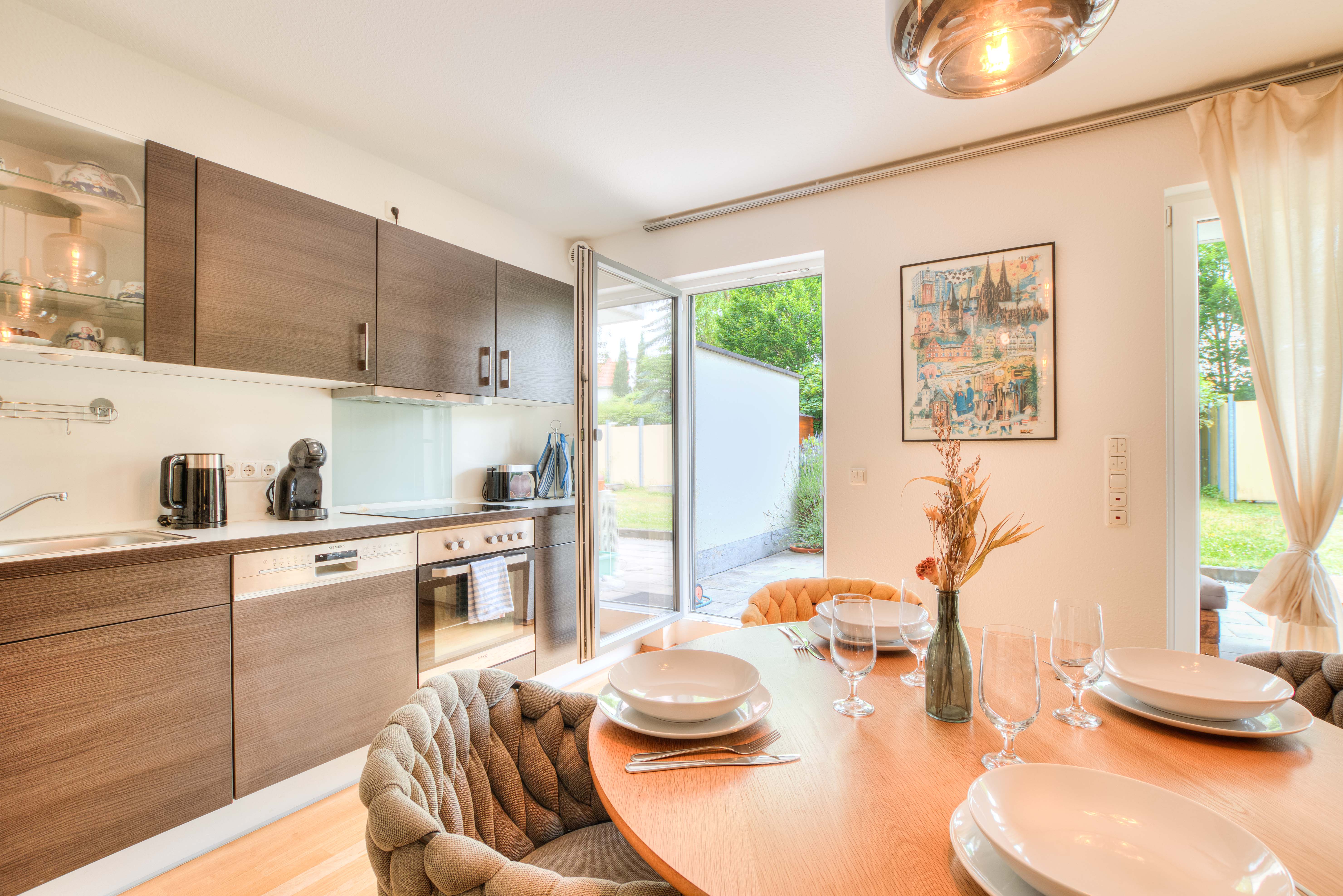 Wohnraum Wohnung mit Garten Hürth